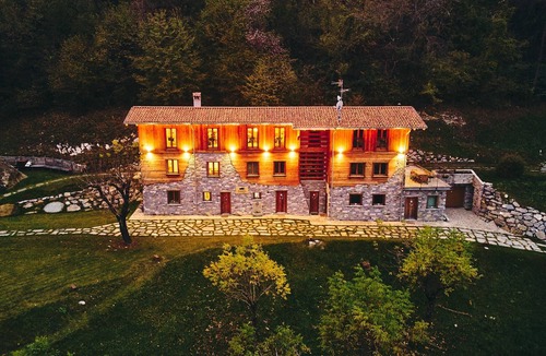 Civenna Apartment | Apartment in Luxury Chalet “Baita Treeb Tivano” with Lake View and Garden – Bellagio (Civenna)