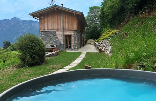Civenna Apartment | Apartment in Luxury Chalet “Baita Treeb Tivano” with Lake View and Garden – Bellagio (Civenna)