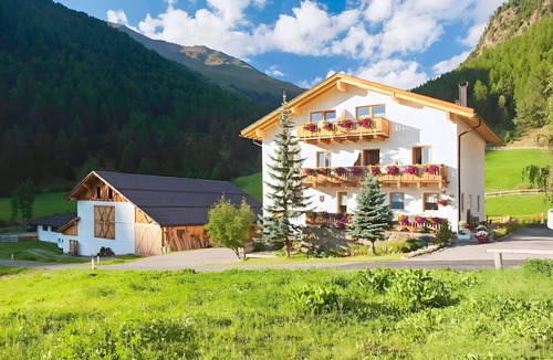 Malles Venosta Apartment | Apartment 'Inner Glieshof St Martin' with Mountain View, Sunny South Balcony & Free Wi-Fi