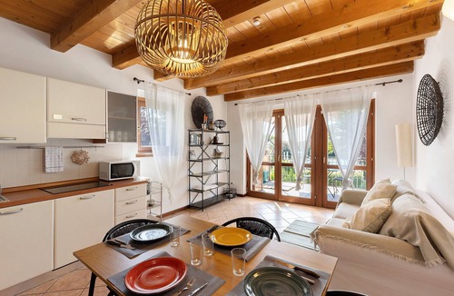 Peschiera del Garda Apartment | Apartment 'Golf & Lake Relax' with Mountain View, Wi-Fi and Air Conditioning