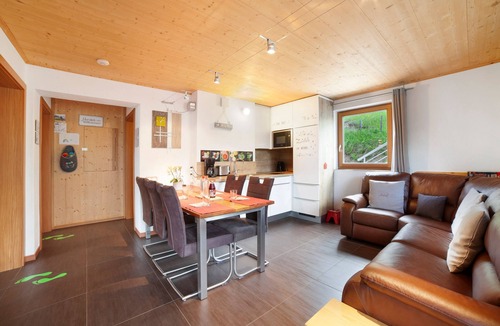 Moso in Passiria Apartment | Apartment 'Joshof Talblick' with Mountain View, Private Terrace and Wi-Fi