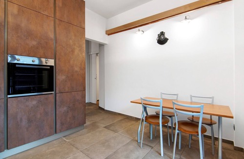 Porlezza Apartment | Apartment 'La Sartoria' with Dedicated Parking and Air Conditioning