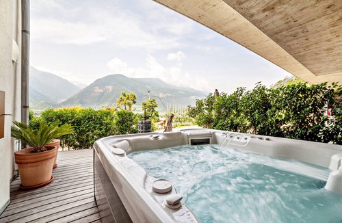 Laces Apartment | Apartment "Langstein Golden" with Mountain Views, Shared Terrace and Wi-Fi