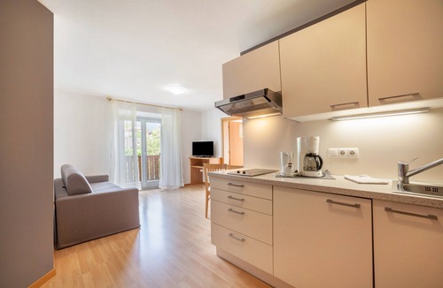 Schenna Apartment | Apartment "Mosttragerhof 1" with Mountain View, Shared Pool & Wi-Fi