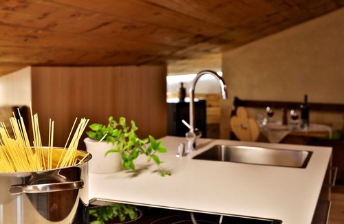 Madonna di Senales Apartment | Apartment “Oberniederhof Anno 1793” with Mountain View, Shared Garden and Wi-Fi