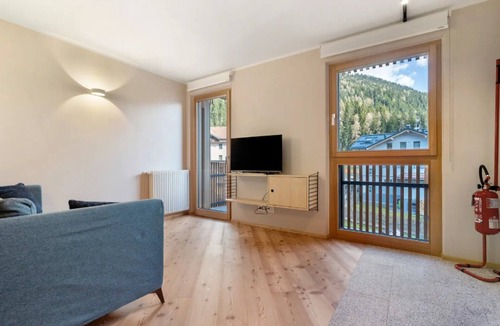 Carisolo Apartment | Apartment 'Palazzo Righi - Blu' with Mountain View, Balcony and Wi-Fi