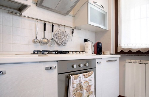 Cocquio-Trevisago Apartment | Apartment "Residenza Contrada" with Balcony & Wi-Fi
