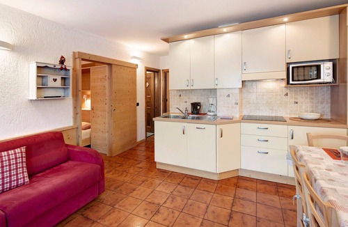 Teola Apartment | Apartment 'Residence Attila Giardino' with Mountain View, Shared Garden & Wi-Fi