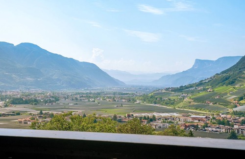 Lagundo Apartment | Apartment 'Residence Spisshof Ap9 Main House' with Panoramic Views, Shared Pool & Wi-Fi