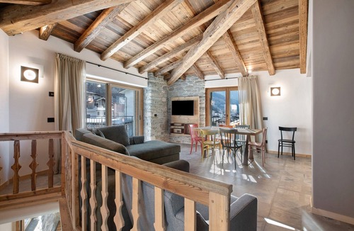 Valtellina Apartment | Apartment 'Samatè' with Mountain View, Private Terrace and Wi-Fi