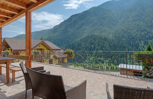 Caldes Apartment | Apartment 'Stanza 1' with Mountain View, Private Terrace and Wi-Fi