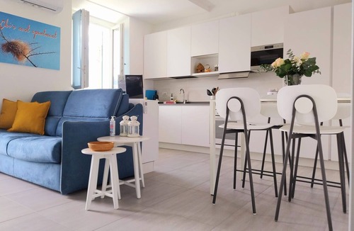 Calozzo Apartment | Apartment 'Vichi's Nest' with Lake View, Wi-Fi and Air Conditioning