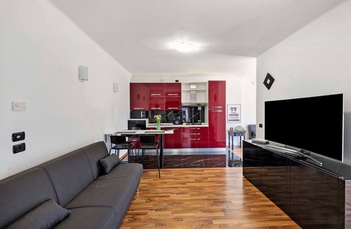 Gera Lario House | Aphrodite's Garden – Central Yet Peaceful Apartment Near Lake Como
