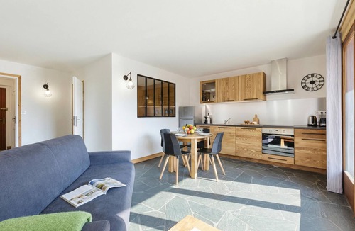 Les Praz-de-Chamonix Apartment | Apt Flégère & Golf Modern 1BR for 4 near ski lift, Chamonix, France