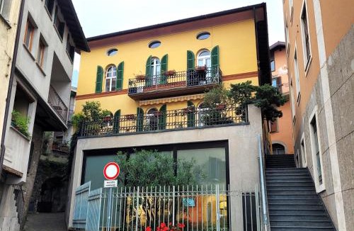 Lovere Old Town Apartment | Attico sul lago Mountain Lake Iseo Hospitality