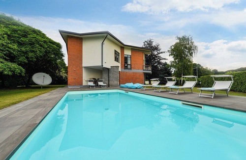 Lesa Villa | Aurora Villa with pool in Lesa
