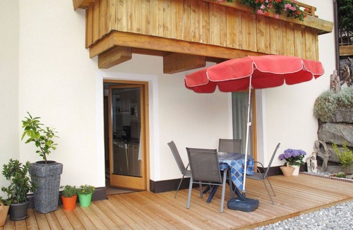 Spiss Apartment | Beautiful apartment for 6 guests with WIFI, TV and patio