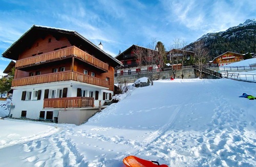 Graechen Apartment | Beautiful apartment for 6 guests with WIFI, TV, balcony and panoramic view