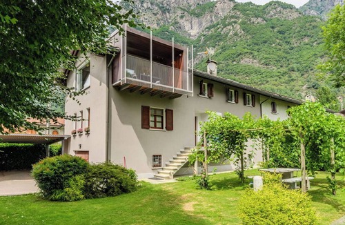Samolaco Apartment | Beautiful apartment for 4 guests with WIFI, TV, terrace, pets allowed and panoramic view