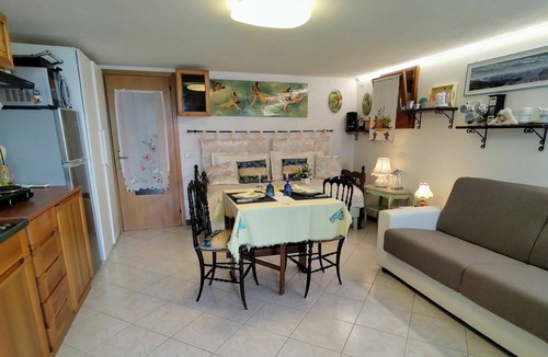 Peglio Apartment | Beautiful apartment for 3 people with WIFI, TV, patio and pets allowed