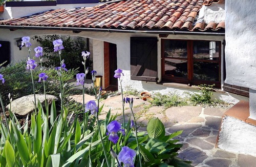 Arolo House | Beautiful apartment in villa for 6 guests with TV, terrace and pets allowed