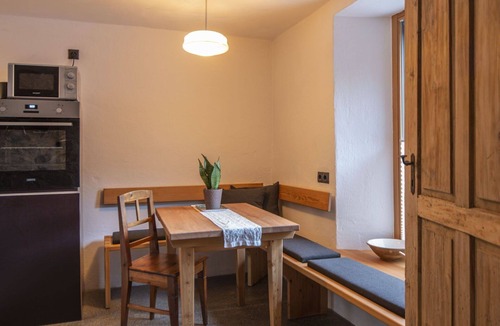 Kaunerberg Villa | Beautiful apartment in villa for 3 guests with WIFI and patio