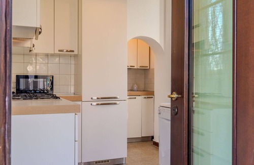 Calozzo Villa | Beautiful private villa for 4 guests with WIFI, TV and patio