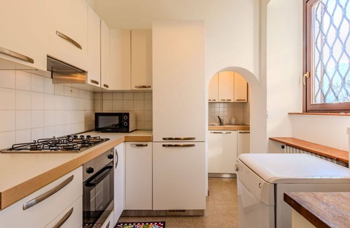 Calozzo Villa | Beautiful private villa for 4 guests with WIFI, TV and patio