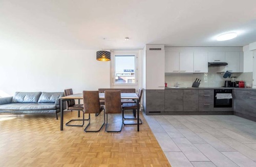 Gwatt Apartment | Bright and Big Lake Thun Apartment | Walk to Lake