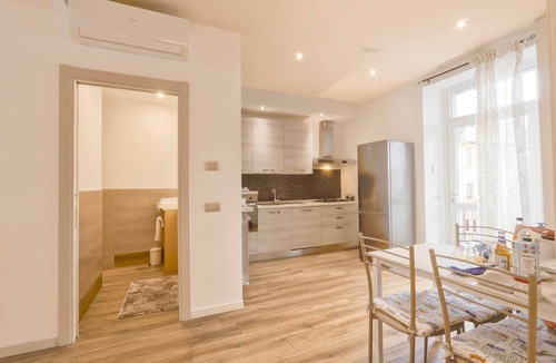 Borgo San Leonardo House | Carrara Deluxe Home. An elegant apartment with a modern rustic charm. Bergamo.