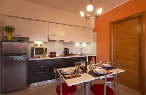 Sasso Moro Apartment | Casa Fiorita: Leggiuno 100 meters from lake Apartment with shared Pool, Leggiuno, Italy