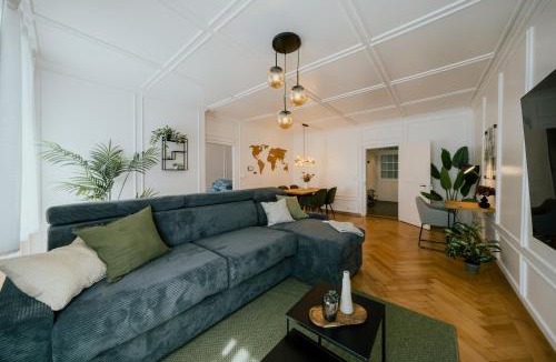 Balliz Apartment | Central Boutique Apartment - Garden with Riveraccess