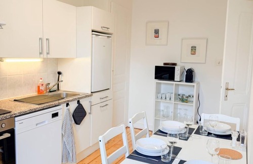 Plainpalais Apartment | Central Geneva Apartment - Walk to Old Town & Lake
