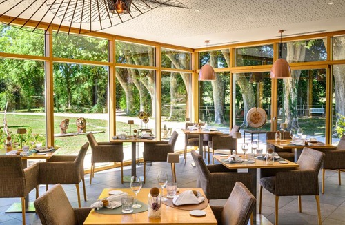 Uchaux Hotel | Château De Massillan
