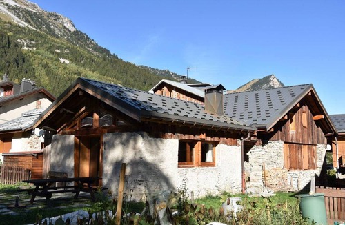 Pralognan-la-Vanoise Ski Chalet | Chalet, 200m from resort center, terrace, fireplace or stove, tv, 160m², Pralognan-la-Vanoise