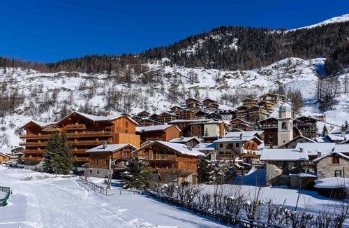 Les Brevieres Ski Chalet | Chalet, 200m from shops, sauna, terrace, balcony, tv, ski locker, 250m², Tignes