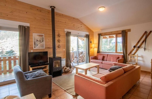 Villarodin-Bourget Ski Chalet | Chalet, 300m from resort center, Ground floor, balcony, parking, tv, ski locker, 100m², La Norma