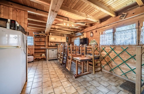 Verchaix Ski Chalet | Chalet “6p Classic-Les Ajoncs D'or” with Mountain View, Private Terrace, and Wi-Fi