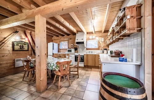 Verchaix Ski Chalet | Chalet “8p Simple - Les Mésanges” with Mountain View, Private Terrace, and Wi-Fi