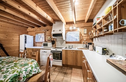 Verchaix Ski Chalet | Chalet “8p Simple - Les Mésanges” with Mountain View, Private Terrace, and Wi-Fi