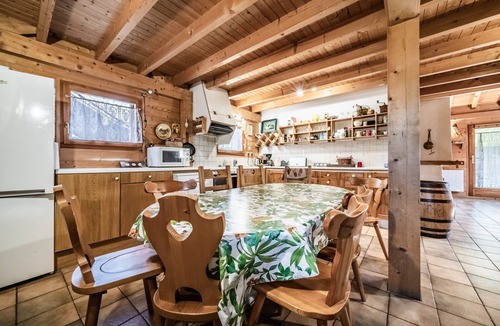 Verchaix Ski Chalet | Chalet “8p Simple - Les Mésanges” with Mountain View, Private Terrace, and Wi-Fi