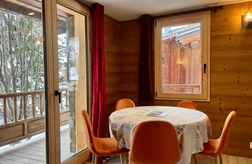Le Lavachet Apartment | Chalet - Apt 5pax au pied des pistes - parking - skiroom - cheminée - balcons