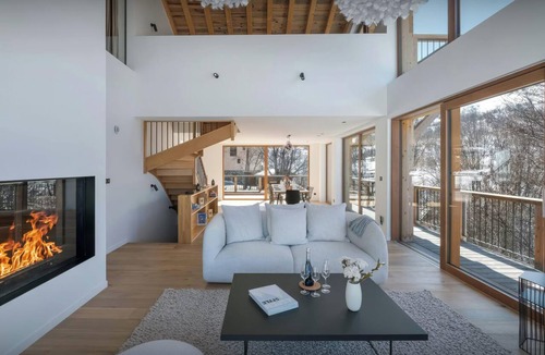Praranger Ski Chalet | Chalet Artemis - Modern and bright chalet with sauna - OVO Network