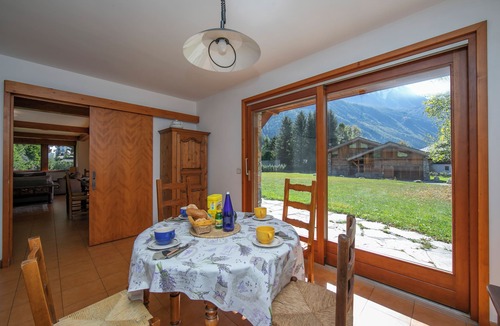 Les Tines Ski Chalet | Chalet du Golf618 Family retreat for 9 next to Ski lifts, Chamonix, France