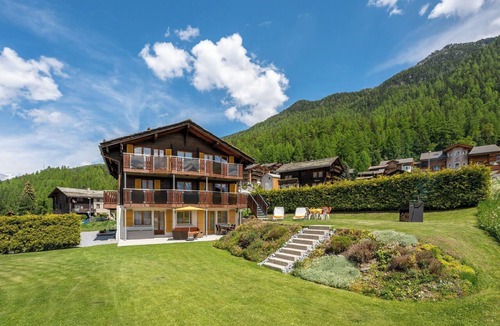 Graechen Apartment | Chalet Ferienwohnungen Schwalbennest Moos Grächen, (Grächen), by Interhome