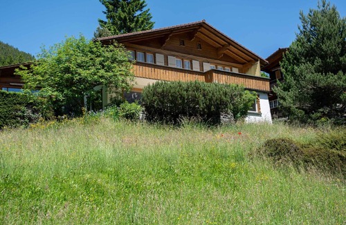 Adelboden House | Chalet for 7 persons, with a lot of outsice space, cozy and in a great location