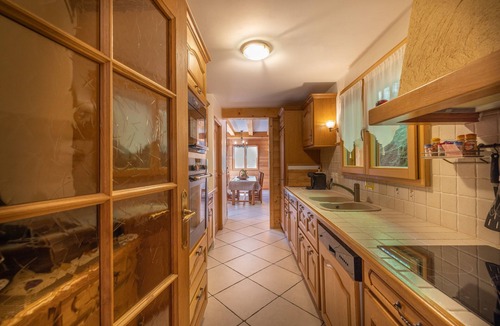 Saint-Gervais-les-Bains Ski Chalet | Chalet 'Très beau chalet Vue Mont-Blanc' with Mountain View, Private Sauna & Wi-Fi