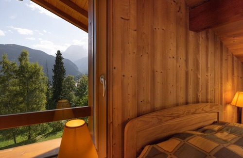 Saint-Gervais-les-Bains Ski Chalet | Chalet 'Très beau chalet Vue Mont-Blanc' with Mountain View, Private Sauna & Wi-Fi
