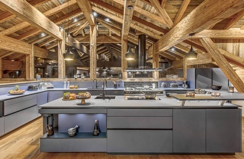 Champagny-en-Vanoise Ski Chalet | Chalet, Ground floor, sauna, hammam, terrace, balcony, fireplace or stove, tv, 500m²