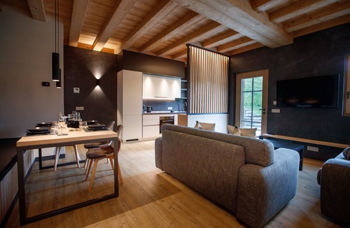 Valtellina Ski Chalet | Chalet 'Ice Villa Genf with Spa' with Mountain View, Shared Garden and Wi-Fi